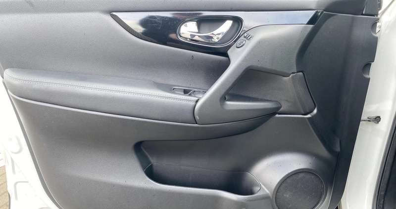 Nissan Qashqai cena 59900 przebieg: 147145, rok produkcji 2016 z Różan małe 254
